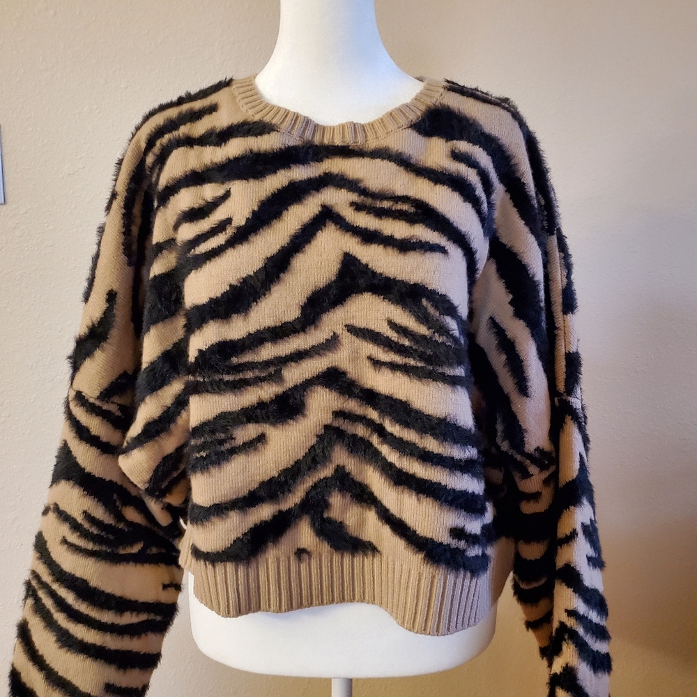 brand new sweater FASHION NOVA size XL